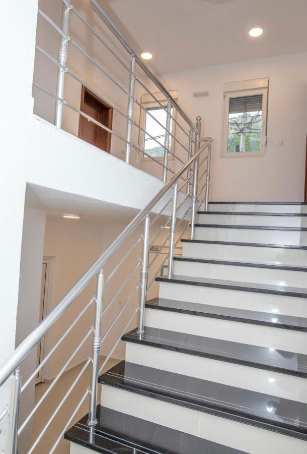 Apartmani Nela Sutomore Eksteriør billede