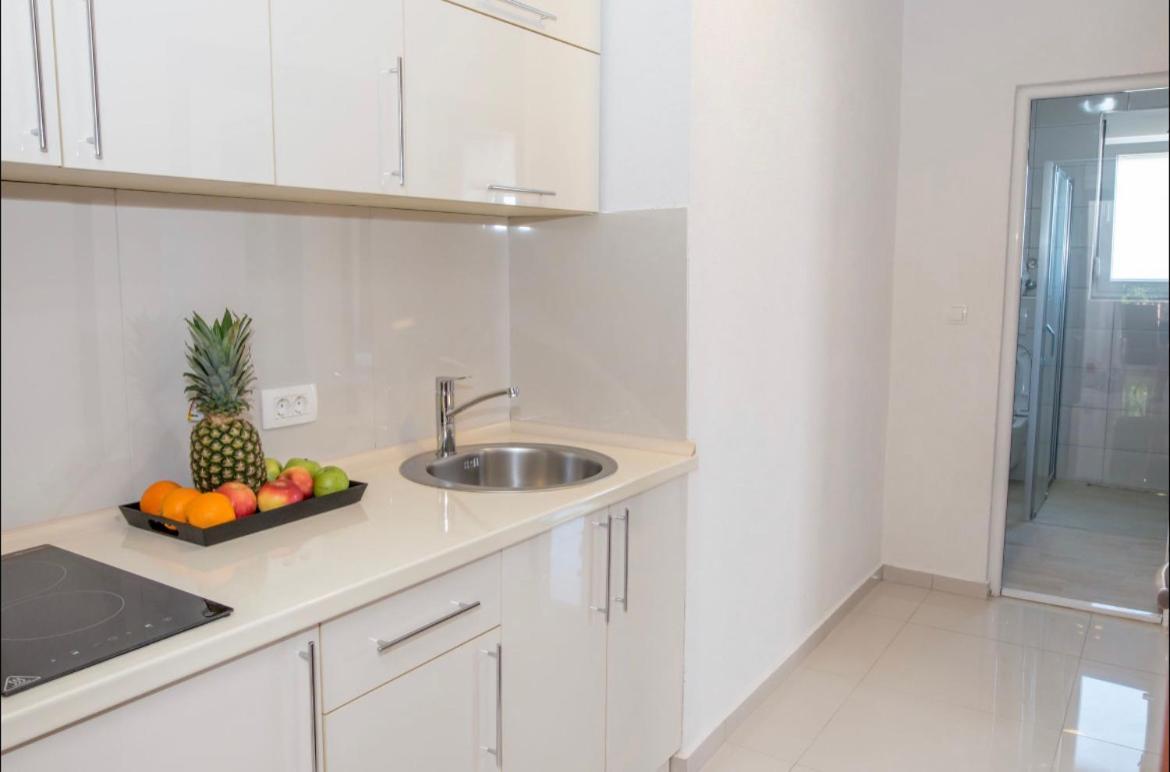 Apartmani Nela Sutomore Eksteriør billede